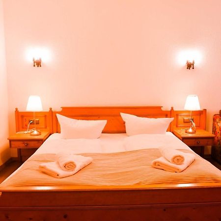 Hotel Gaestehaus Linde Mörnsheim Eksteriør billede