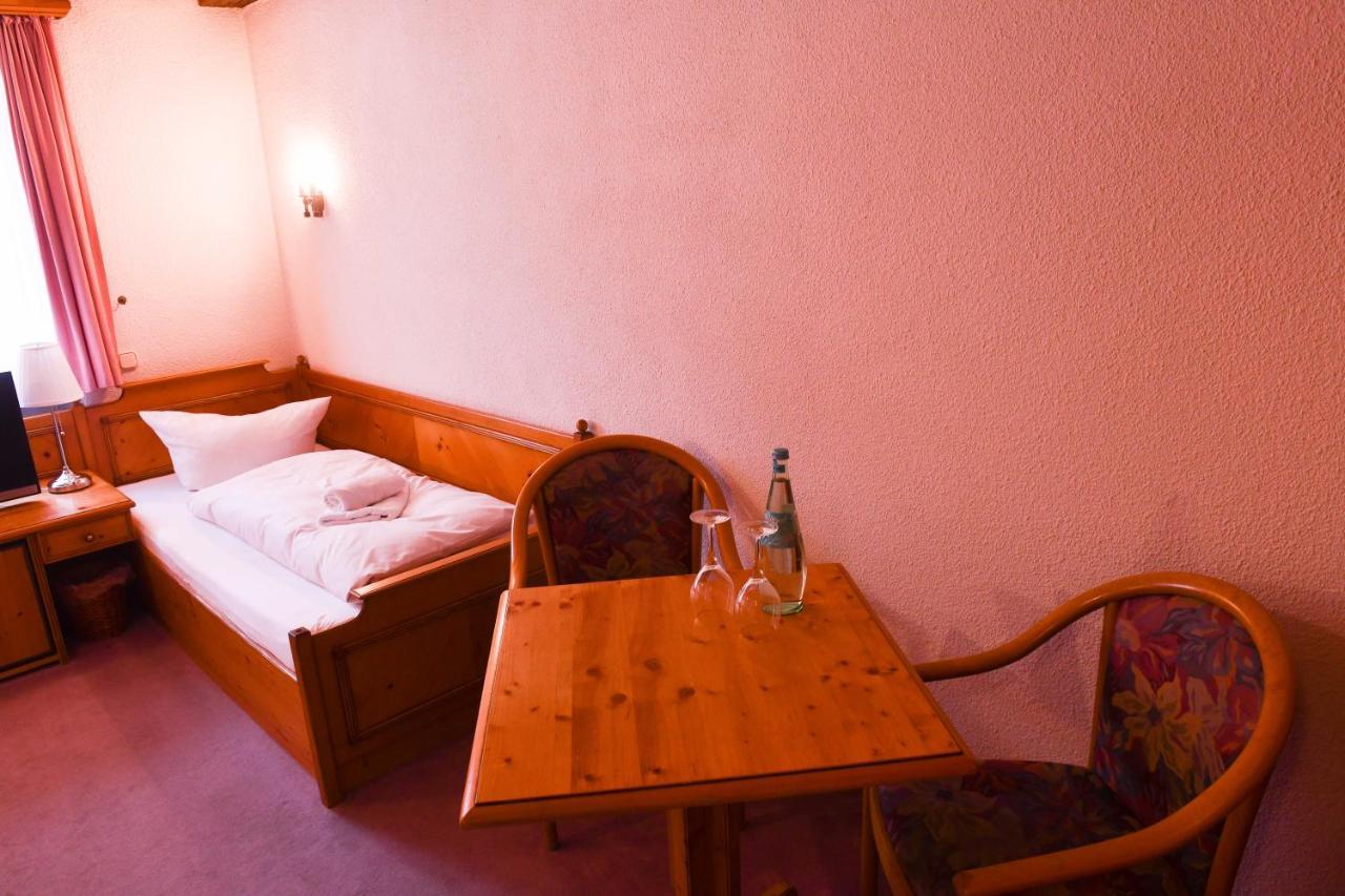 Hotel Gaestehaus Linde Mörnsheim Eksteriør billede