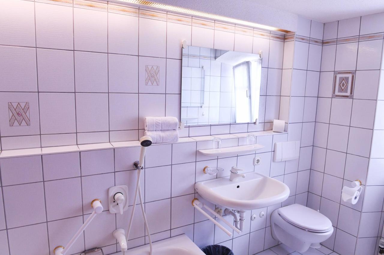 Hotel Gaestehaus Linde Mörnsheim Eksteriør billede